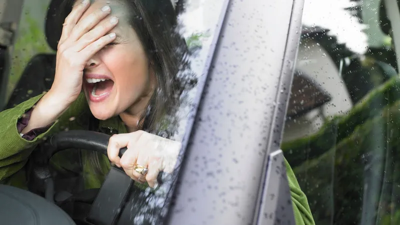 Accident cumplit produs de o șoferiță neatentă - Foto: Profimedia Images - Caracter ilustrativ