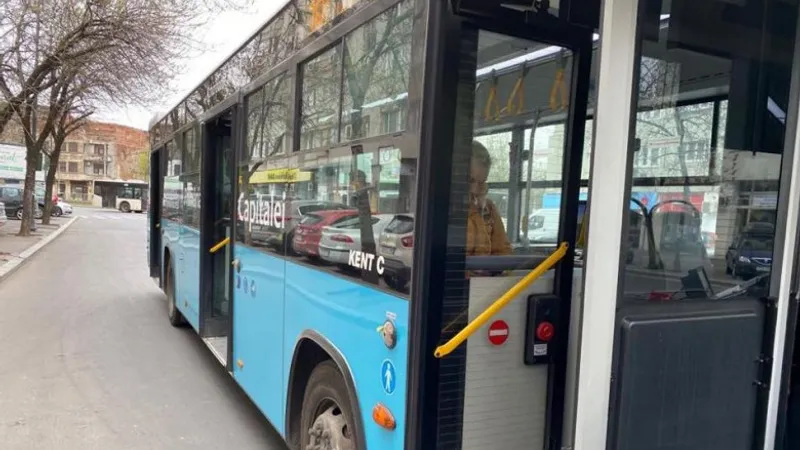VIDEO Șofer de autobuz din Capitală a luat la bătaie un biciclist. Cu antecedente, a fost dat afară / FB