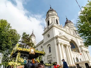 85% dintre români se declară persoane religioase. Câți merg la biserică doar la marile sărbători - Foto: INQUAM PHOTOS / Casian Mitu