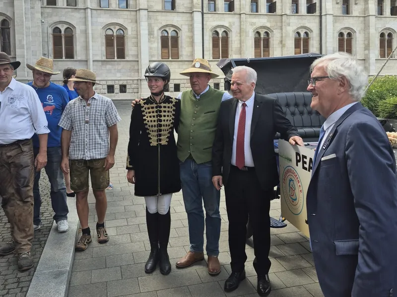 Clopotul păcii, dus de la Berlin la Ierusalim, cu o trăsură. „Un viitor pașnic poate fi creat” - Foto: Friedensglocken e.V