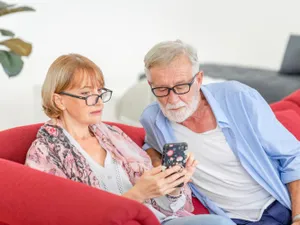 Doi pensionari primesc vești rele la pensie - Foto: Freepik