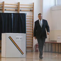 Klaus Iohannis megre mai departe fără emoții Foto: INQUAM Photos/Alberto Grosescu