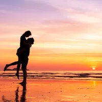 Recomandări de Valentine`s Day: Evitați poziţiile sexuale faţă în faţă şi sărutările, purtați mască. / Foto: marivalresorts.com