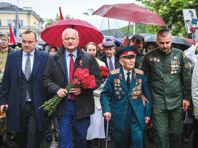 Propaganda rusă joacă un rol important în campania pentru alegerile din 28 septembrie. Fostul președinte pro-rus Igor Dodon, la manifestația  din 9 mai 2025 – Ziua Victoriei, în tradiția sovietică și rusă - Foto: Profimedia Images