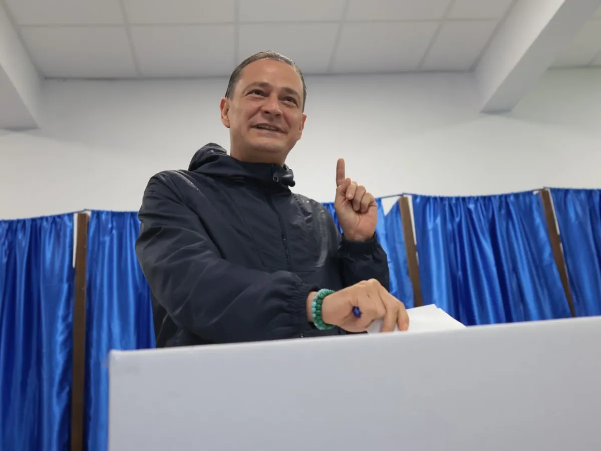 Daniel Băluţă, la vot - Foto: INQUAM PHOTOS/George Călin