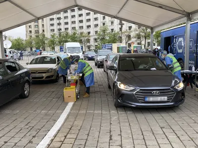 Primul centru de vaccinare drive-thru din Bucureşti / FB