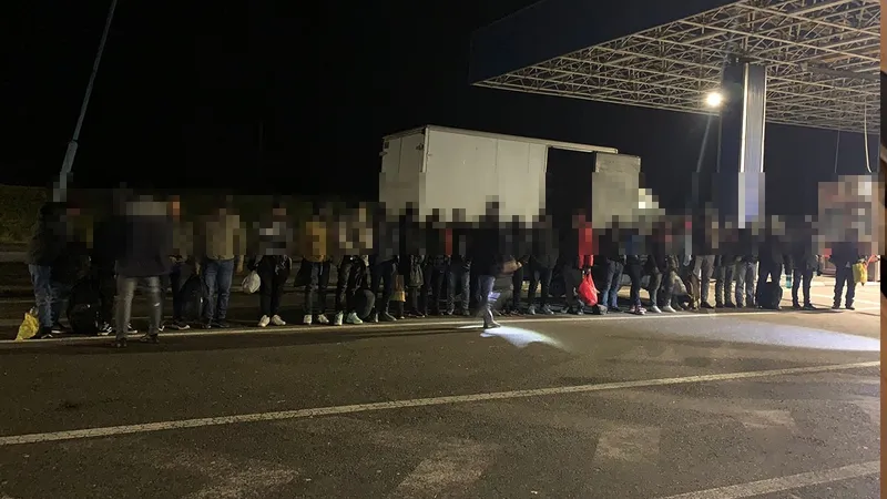 Cum ajungeau sute de migranți prin România până în Italia? Grupare internațională spartă în România - Foto: Poliția de Frontier- Poliția Română- DIICOT
