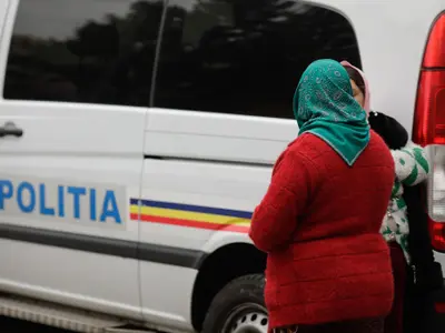 Beat și drogat, un italian a înjunghiat 2 români. Fugind cu mașina de polițiști, s-a înfipt în pod - Foto: Profimedia(imagine cu rol ilustrativ)