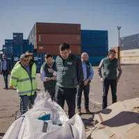 Alexe, ca Ceaușescu, cu mâinile la spate în vizită de lucru/FOTO: mmediu.ro