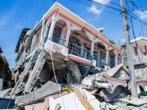 Bilanțul seismului de 7,2 grade pe scara Richter din Haiti: peste 300 de morți și 1.800 de răniți. / Foto: abcnews.go.com