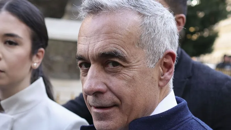 Călin Georgescu, la depunerea dosarului de candidatură - Foto: INQUAM PHOTOS/Octav Ganea