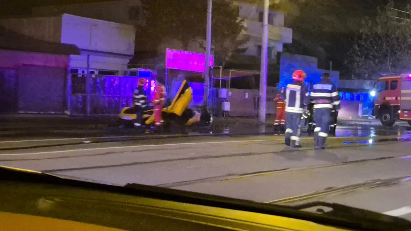 Un bolid McLaren de 570 cai și peste 200.000 €, mistuit de flăcări pe un bulevard din București - Foto: Facebook/Info Trafic București și Ilfov