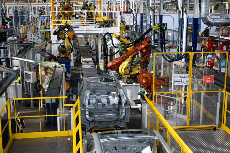 350 000 de oameni lucrează în industria auto din Franța - Foto: Citroen