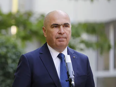 Prim-ministrul Ilie Bolojan, pe când era preşedinte interimar şi vota în turul al doilea al alegerilor prezidenţiale - Foto: INQUAM PHOTOS/Mălina Norocea