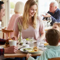 România, pe locul 3 în lume în top-ul creșterii cheltuielilor la restaurante. Media: 830 €/familie - Foto: Freepik (Imagine cu rol ilustrativ)