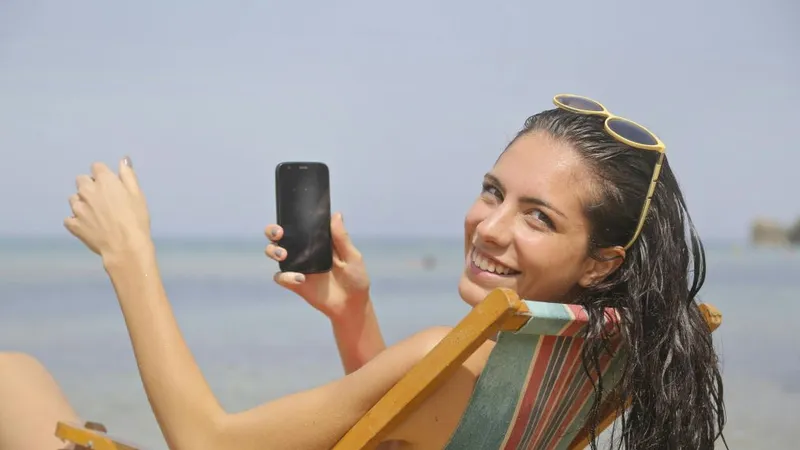 Românii vor primi 800 de lei vouchere de vacanţă. Cum pot fi folosiţi aceşti bani? - Foto: Pexels/Andrea Piacquadio