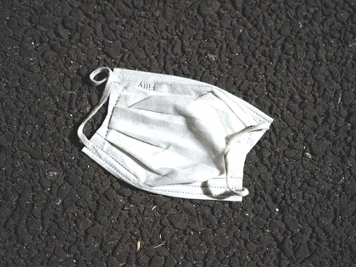 Masca de protecție a devenit  mai căutată decât aurul.