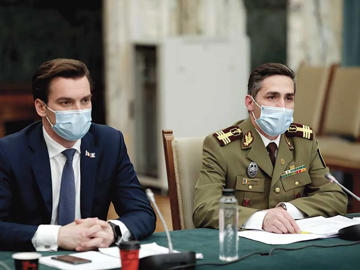 Dr.Valeriu Gheorghiță, (dreapta) șeful CCNCAV, și Andrei Baciu, secretar de stat la Ministerul Sănătății, au explicat ce se va întâmpla în perioada următoare - Foto: INQUAM PHOTOS/ George Călin