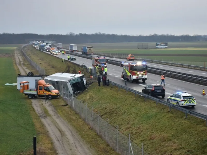 Autocar cu români, implicat într-un grav accident în Slovenia. / Foto: sobotainfo.com