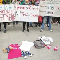 Protest la închiderea adăpostului Invicta, singurul din București deschis non-stop pentru victimele violenței - Foto Inquam Photos - Octav Ganea