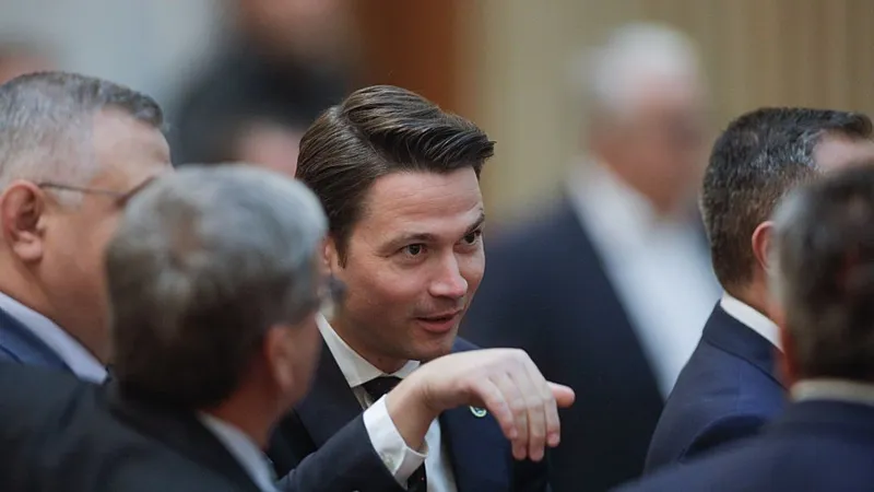 Robert Sighiartău, la şedinţa solemnă de la Parlament ocazionată de aniversarea revoltei de la Braşov, din noiembrie 1987 - Foto: INQUAM PHOTOS/George Călin