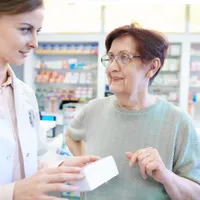 Bani pentru medicamente la pensie, pentru românii din Italia. Ajutor financiar și pentru mame - Foto: Freepik (Imagine cu rol ilustrativ)