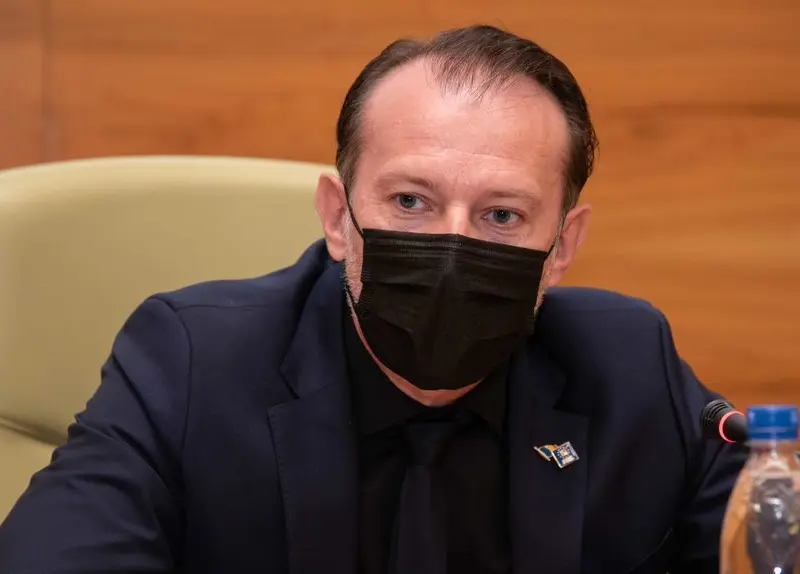 Premierul Florin CÎţu a afirmat că Guvernul va relaxa săptămâna viitoare condiţiile pentru desfăşurarea târgurilor de la 1 iulie. / Foto: news.ro