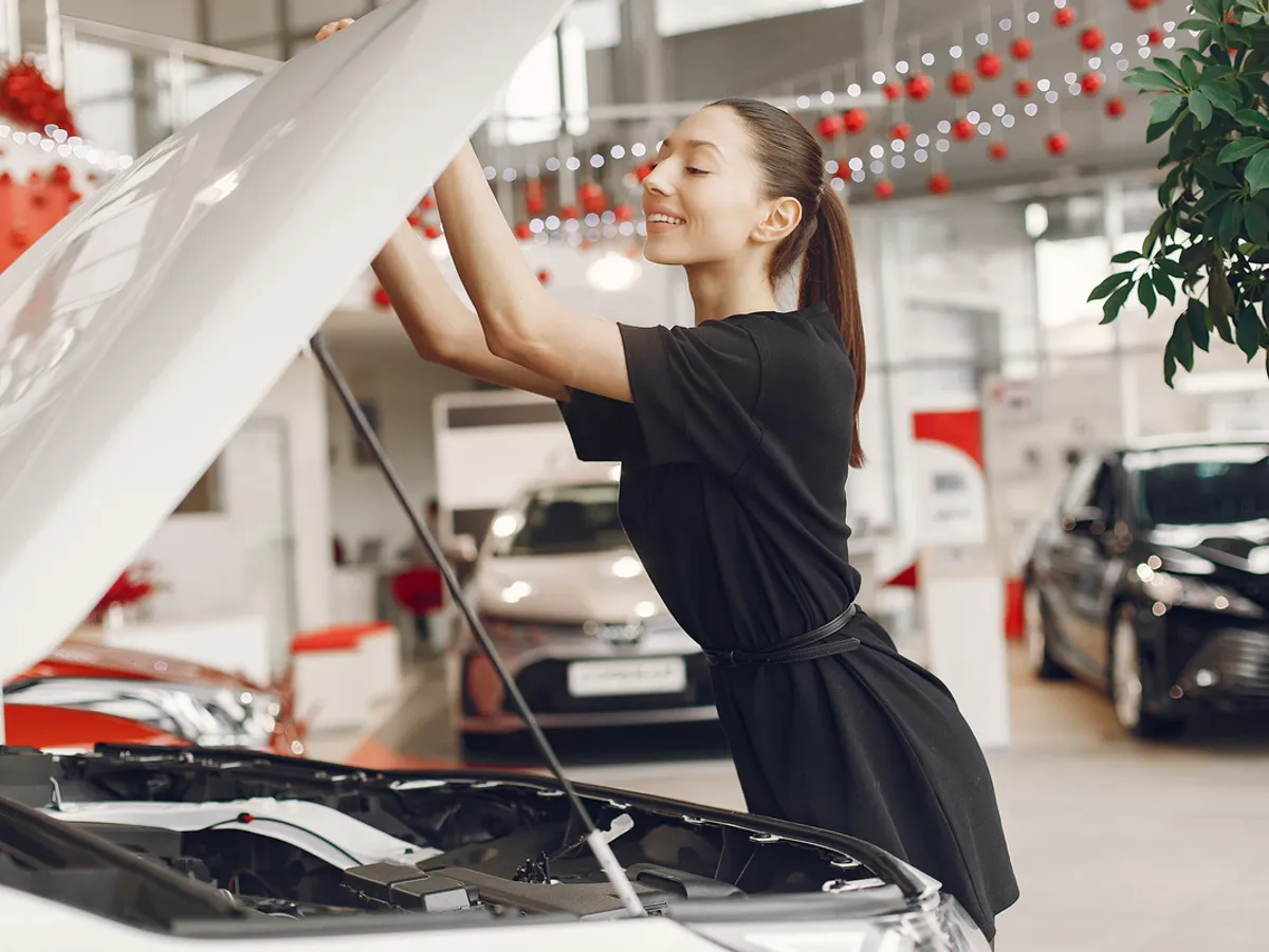 Criza industriei auto a răzgândit UE. Nu mai interzice total mașinile noi pe benzină și diesel din 2035