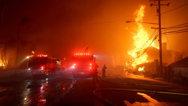 S-a dezlănțuit iadul în Los Angeles. 30.000 de oameni trebuie să evacueze. 10.000 de case, distruse - Foto: Profimedia Images