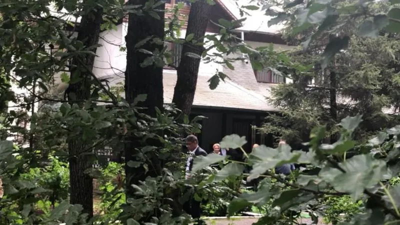 Viorica Dăncilă și miniștrii, în pădure, la picnic. Foto Digi24