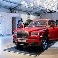 Cine își dorește un Rolls ”cocoțat” trebuie să știe că prețurile pornesc de la 265.000 de euro, fără taxe.