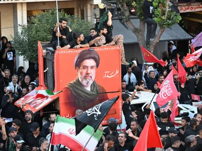 Dilema succesiunii în Iran. Ce dezvăluie absența lui Mojtaba Khamenei de la înmormântarea tatălui său despre noua Republică Islamică