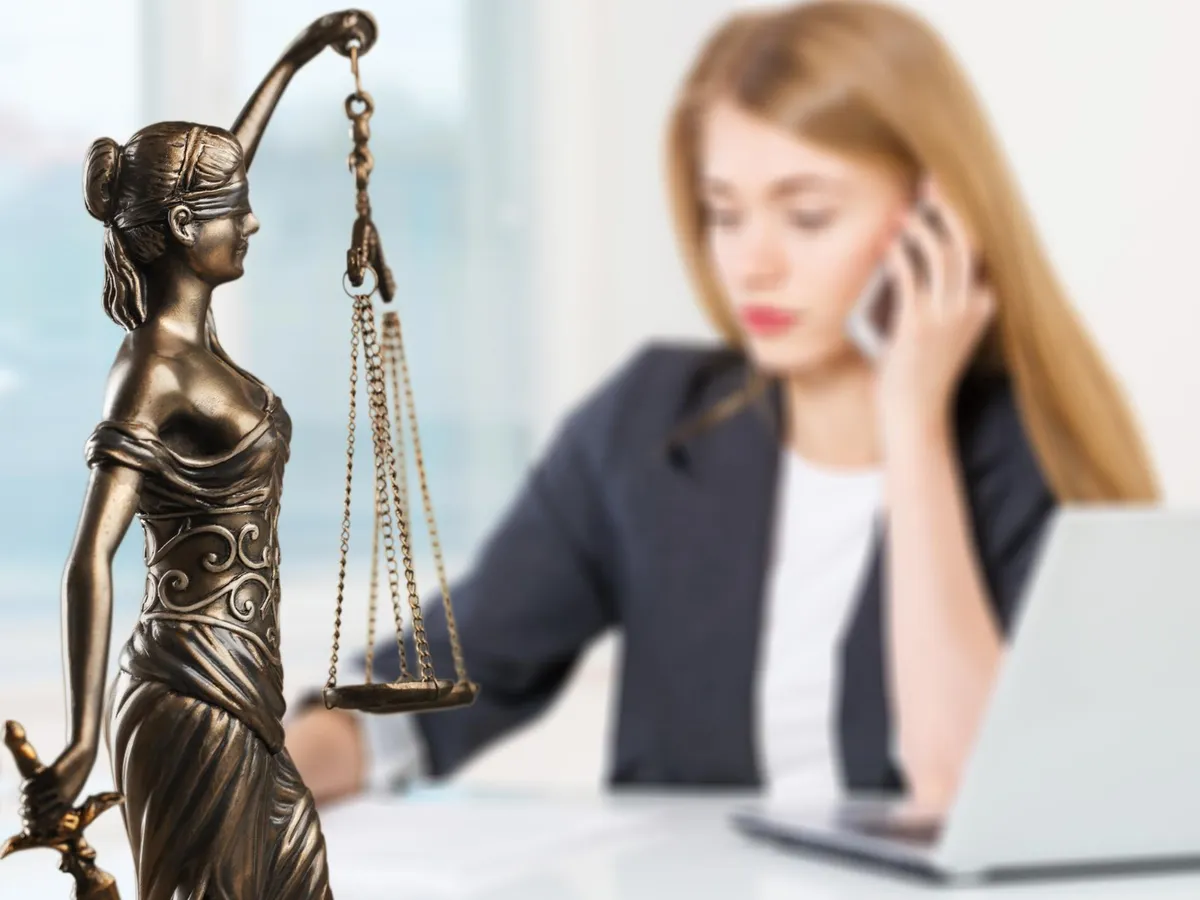 Judecător care urmează să iasă la pensie - Foto: Freepik