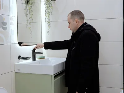 Motivul pentru care trebuie să lași o hărtie în chiuvetă când pleci în vacanță. Ce poți afla când te întorci? - Foto: Freepik (Imagine cu rol ilustrativ)