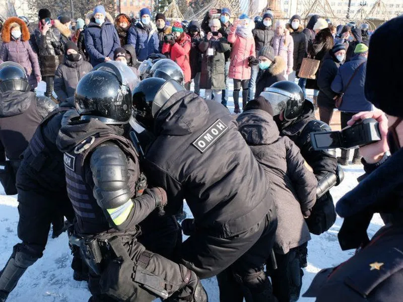 Poliția rusă a descins la sediul unui site de ştiri/FOTO: Getty