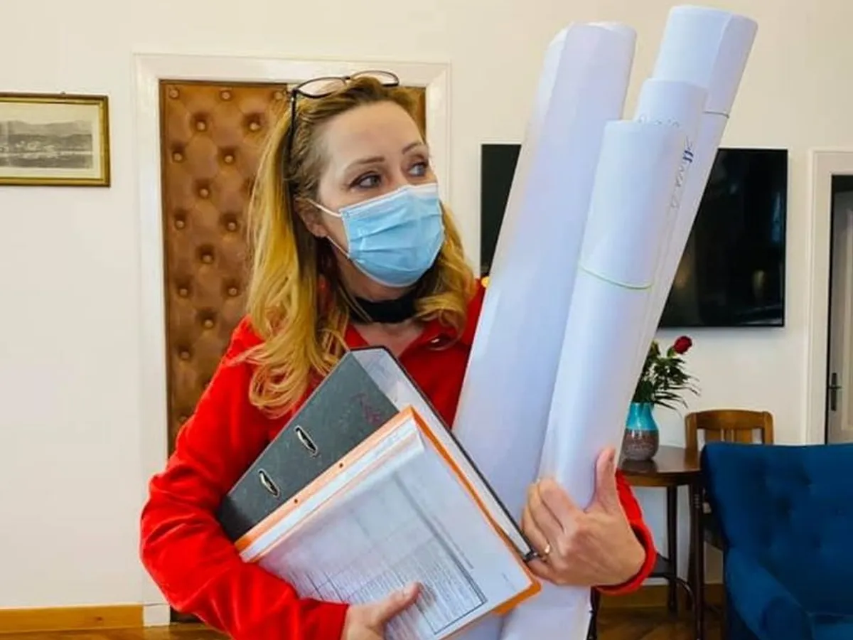 Primarul Elena Lasconi speră să construiască un spital nou în Câmpulung Muscel. Foto: pagina oficială de Facebook