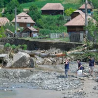 Vine viitura. Cod galben şi portocaliu în nord-vestul ţării - Foto:  CUVINTE CHEIE autoritati evaluare pagube inundatii alba ocolis viitura munte muntii apuseni DREPTURI DE AUTOR INQUAM PHOTOS / Raul Stef