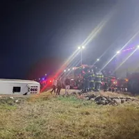 Accident grav în Dâmbovița! Un microbuz cu pasageri s-a răsturnat pe DN7. A fost activat Planul Roșu - Foto: ISU Dambovița