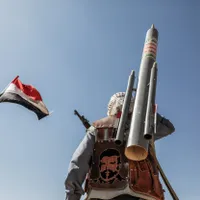 Rebelii Houthi au atacat cu rachete o navă comercială în Golful Aden - Foto: Profimedia images - Caracter ilustrativ