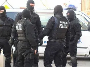 Şi-au însuşit proprietăţi de 1,3 milioane de lei, de la persoane decedate. Anticorupţia anchetează - Foto: Poliţia Română