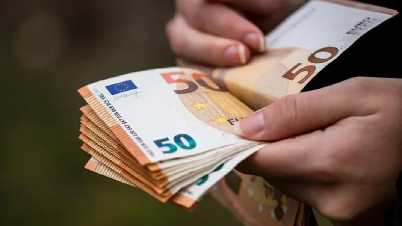 Salariu de 4.400 € /lună pentru românii care au un astfel de astestat. Unde trebuie să meargă? - Foto: freepik.com (rol ilustrativ)
