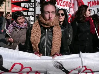 Studenți protestând în Grecia/FOTO: Getty