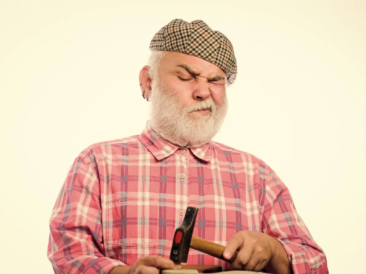 Un pensionar de 91 ani a fost înșelat cu 310.000$. Strânsese banii la pensei să își ia cavou - Foto: Freepik (Imagine cu caracter ilustrativ)