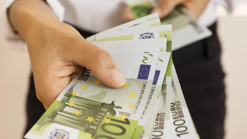 Curs BNR, 13 mai. Moneda euro şi-a oprit creşterea. Cursul leu-euro rămâne tot sub 5,10 lei - Foto: Freepik/CC0