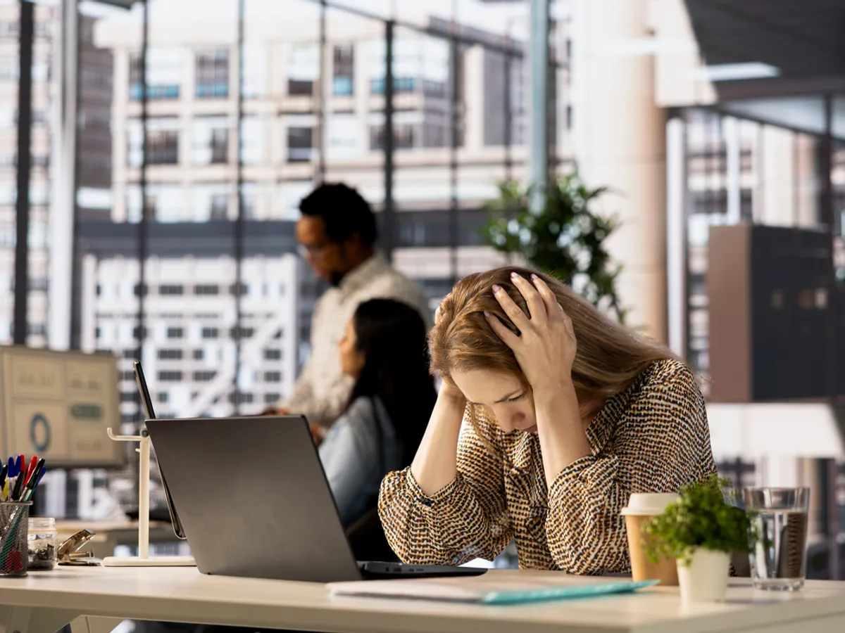 Ce este burnout-ul? Psihiatru: Fatigabilitate, senzaţie de nepuţinţă, iritabilitate