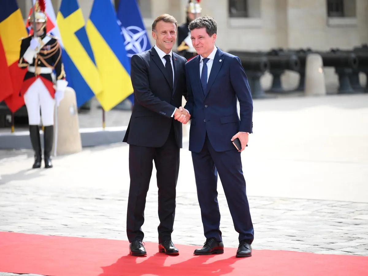 președintele Nicușor Dan și omologul francez, Emmanuel Macron - Foto: Profimedia Images (Imagine cu rol ilustrativ)