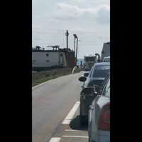 România cumpără trenuri care merg cu 200 km/h, dar în unele zone trenurile merg și cu 10 km/h. / Foto: captură video