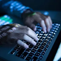 Una din şase persoane care au folosit aplicaţiile online de întâlniri a fost victima fenomenului de publicare a informaţiilor personale pe internet de către partenerul virtual. / Foto: wwgrlaw.com