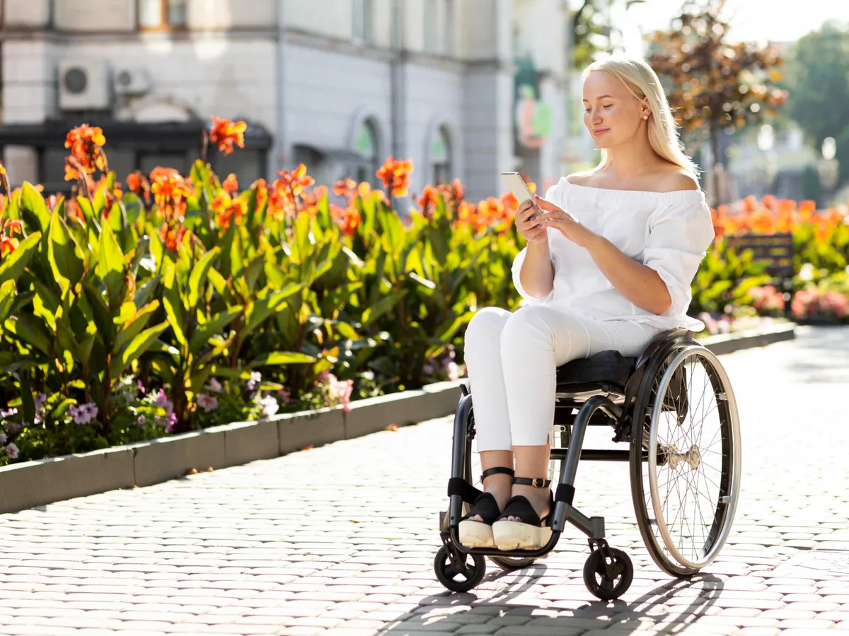 Persoană în scaun cu rotile - Foto: Freepik