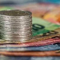 Guvernul nu a decis cum îi va taxa pe români - Foto: Pexels